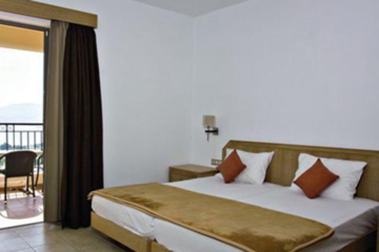 Pefkos Blue 3* Πεύκος